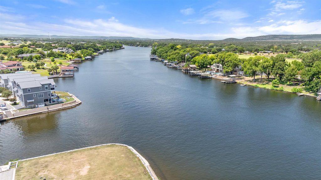 212 Marina BLF, Kingsland, TX 78639