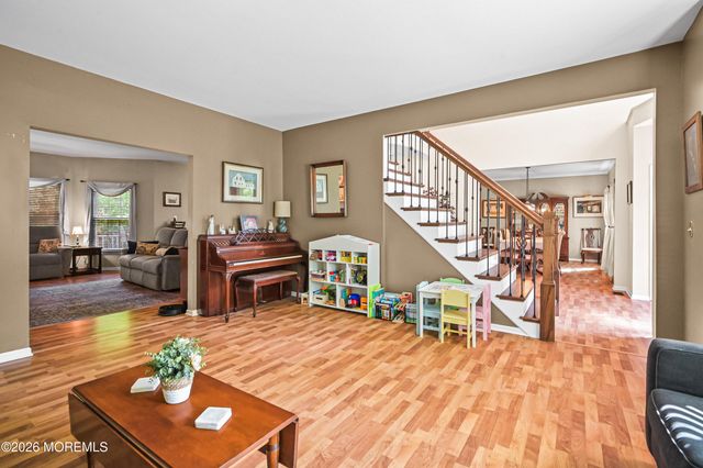 10 Burke Drive, Farmingdale, NJ 07727