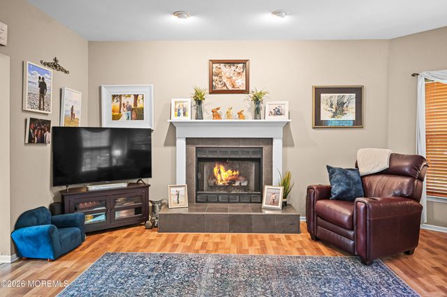 10 Burke Drive, Farmingdale, NJ 07727