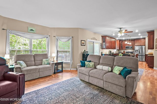 10 Burke Drive, Farmingdale, NJ 07727