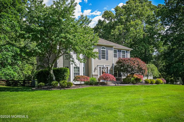 10 Burke Drive, Farmingdale, NJ 07727