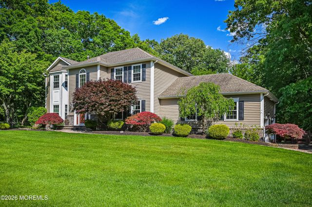 10 Burke Drive, Farmingdale, NJ 07727