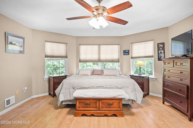 10 Burke Drive, Farmingdale, NJ 07727