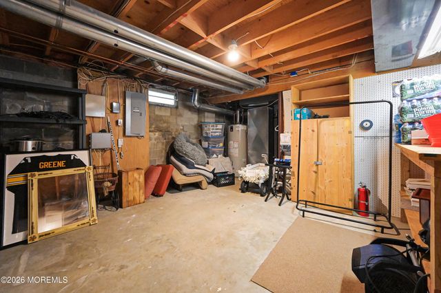 10 Burke Drive, Farmingdale, NJ 07727