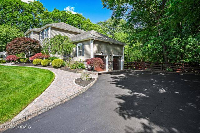 10 Burke Drive, Farmingdale, NJ 07727