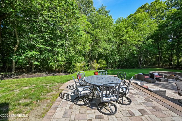 10 Burke Drive, Farmingdale, NJ 07727