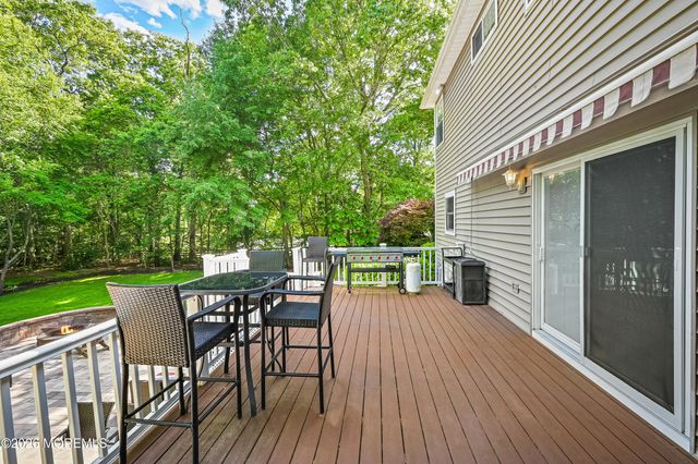 10 Burke Drive, Farmingdale, NJ 07727