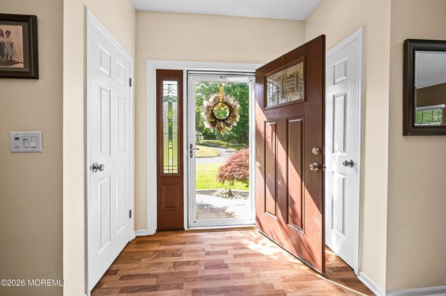 10 Burke Drive, Farmingdale, NJ 07727