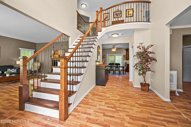 10 Burke Drive, Farmingdale, NJ 07727
