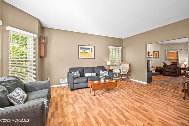 10 Burke Drive, Farmingdale, NJ 07727