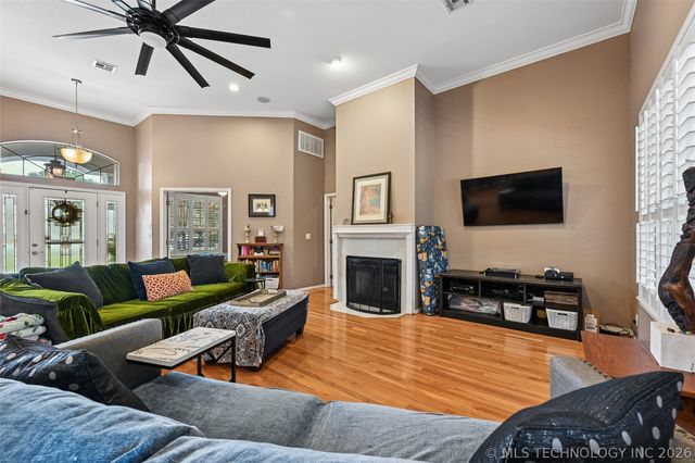 610 W 37th Place, Sand Springs, OK 74063