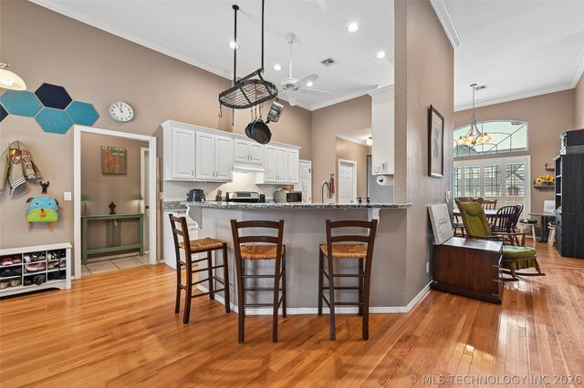 610 W 37th Place, Sand Springs, OK 74063