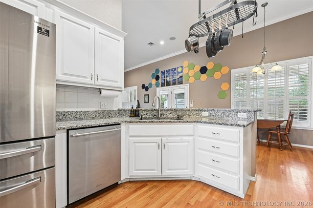 610 W 37th Place, Sand Springs, OK 74063
