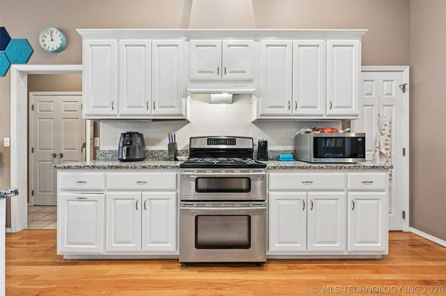 610 W 37th Place, Sand Springs, OK 74063
