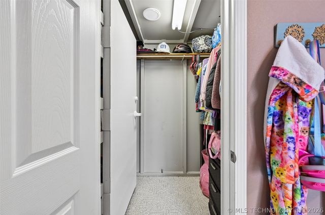 610 W 37th Place, Sand Springs, OK 74063