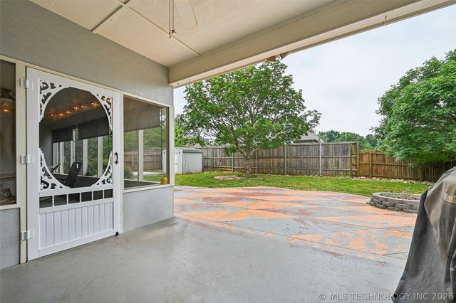610 W 37th Place, Sand Springs, OK 74063