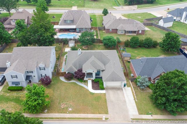 610 W 37th Place, Sand Springs, OK 74063