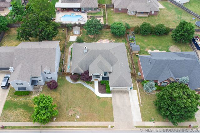 610 W 37th Place, Sand Springs, OK 74063