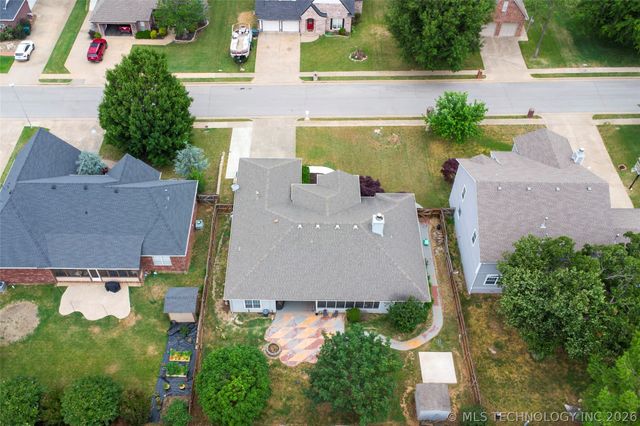610 W 37th Place, Sand Springs, OK 74063