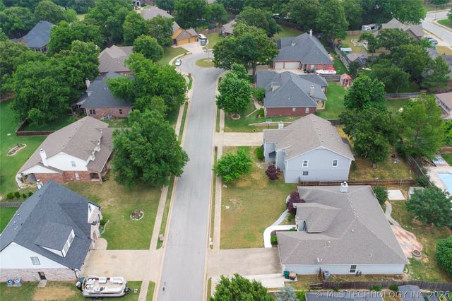 610 W 37th Place, Sand Springs, OK 74063