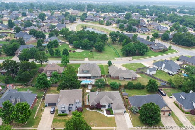 610 W 37th Place, Sand Springs, OK 74063