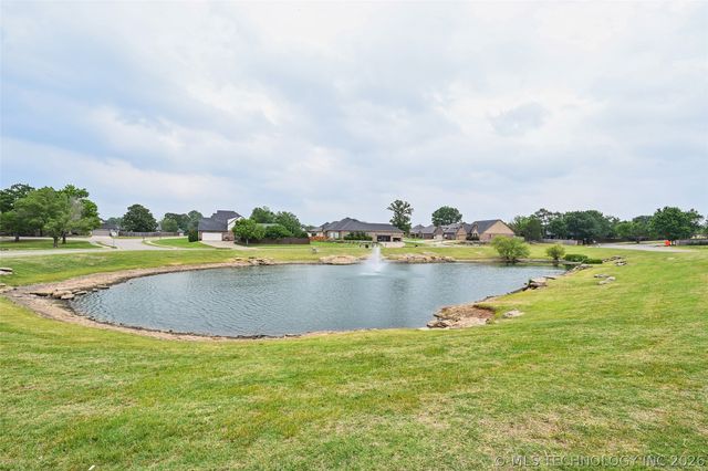 610 W 37th Place, Sand Springs, OK 74063