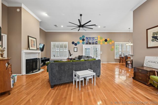 610 W 37th Place, Sand Springs, OK 74063