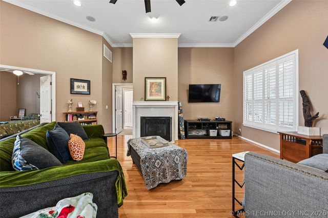610 W 37th Place, Sand Springs, OK 74063
