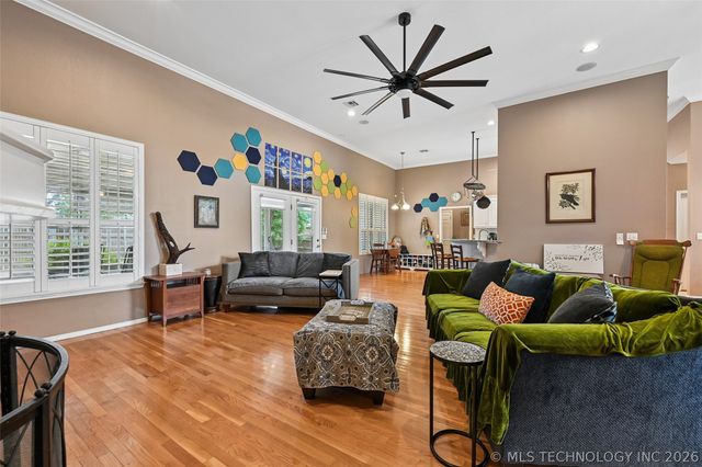 610 W 37th Place, Sand Springs, OK 74063
