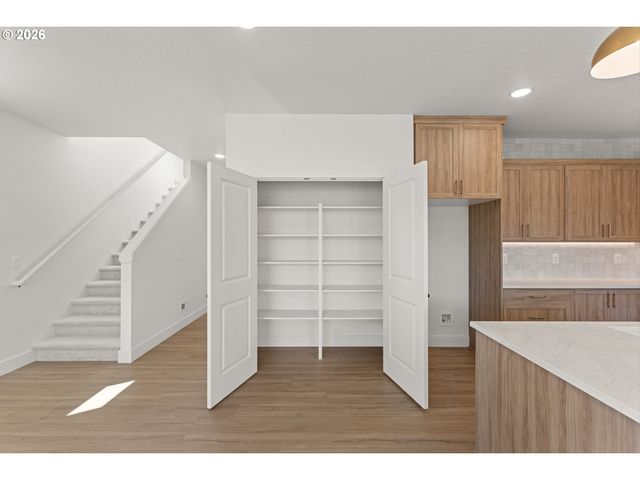 16063 Serres Farms Way, Oregon City, OR 97045