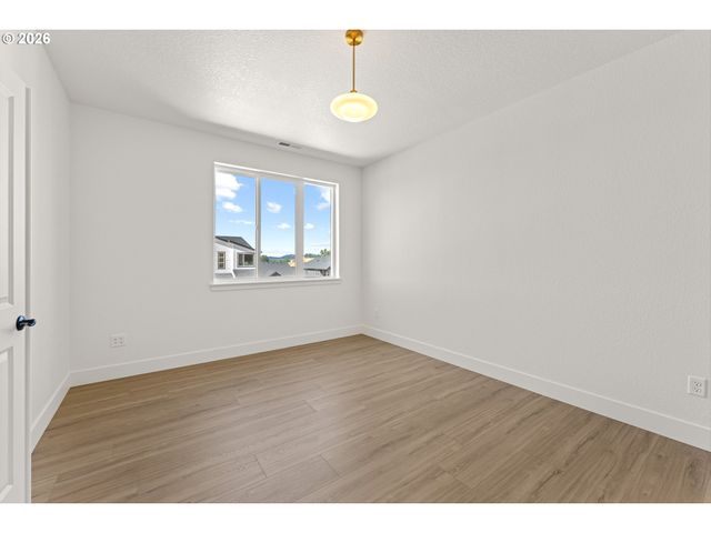 16063 Serres Farms Way, Oregon City, OR 97045