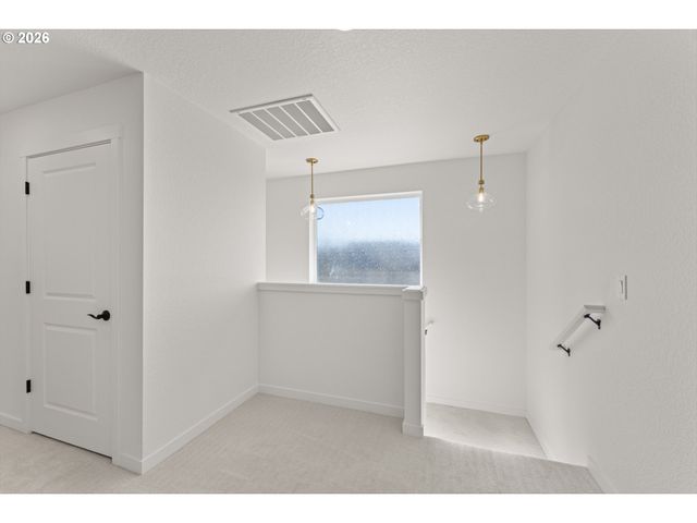 16063 Serres Farms Way, Oregon City, OR 97045