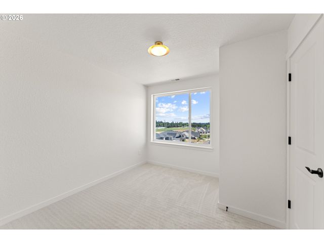 16063 Serres Farms Way, Oregon City, OR 97045