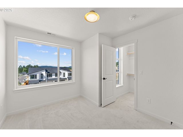 16063 Serres Farms Way, Oregon City, OR 97045
