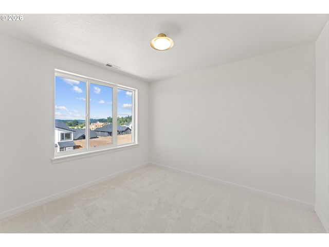 16063 Serres Farms Way, Oregon City, OR 97045