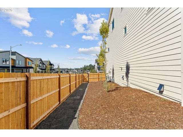 16063 Serres Farms Way, Oregon City, OR 97045
