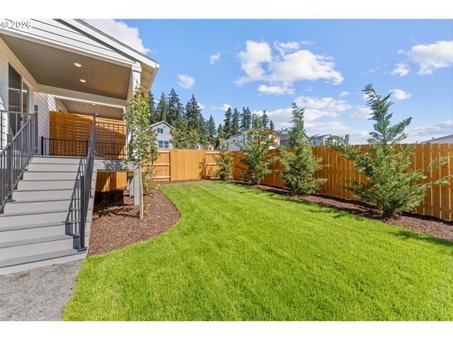 16063 Serres Farms Way, Oregon City, OR 97045