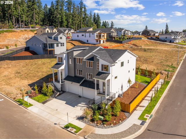 16063 Serres Farms Way, Oregon City, OR 97045