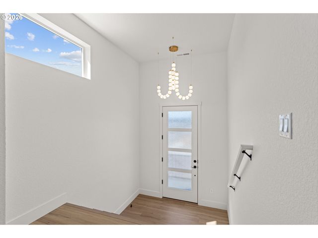 16063 Serres Farms Way, Oregon City, OR 97045