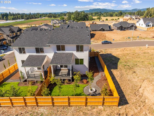 16063 Serres Farms Way, Oregon City, OR 97045