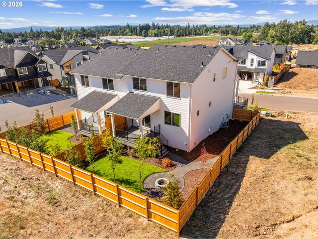 16063 Serres Farms Way, Oregon City, OR 97045