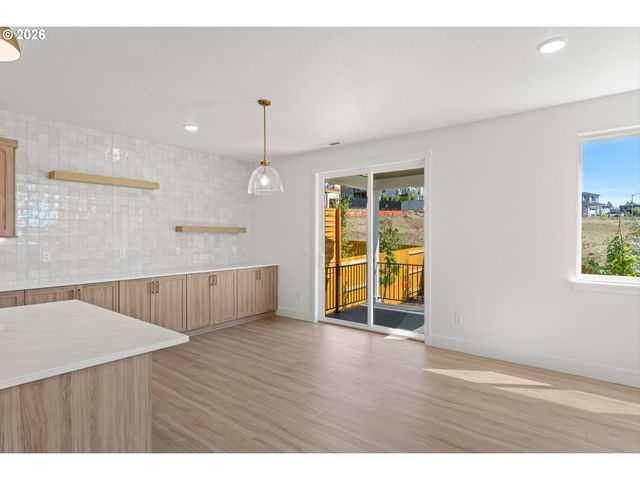 16063 Serres Farms Way, Oregon City, OR 97045
