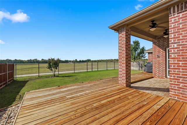 609 Meadowedge Lane, Denton, TX 76207