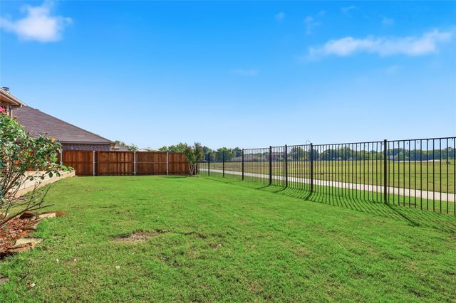 609 Meadowedge Lane, Denton, TX 76207