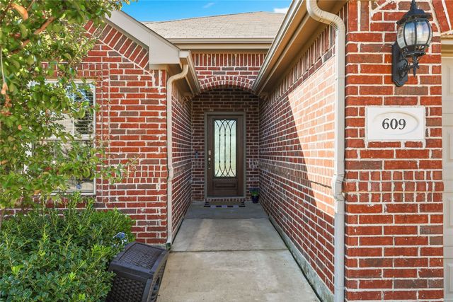 609 Meadowedge Lane, Denton, TX 76207