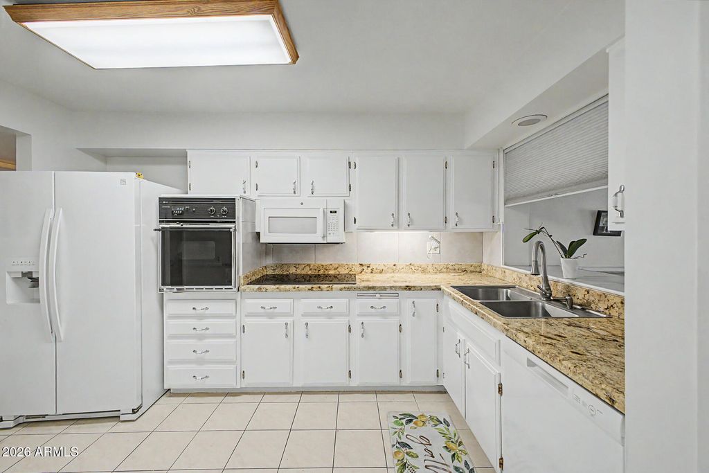 9914 W BRIGHT ANGEL Circle, Sun City, AZ 85351 — photo 3