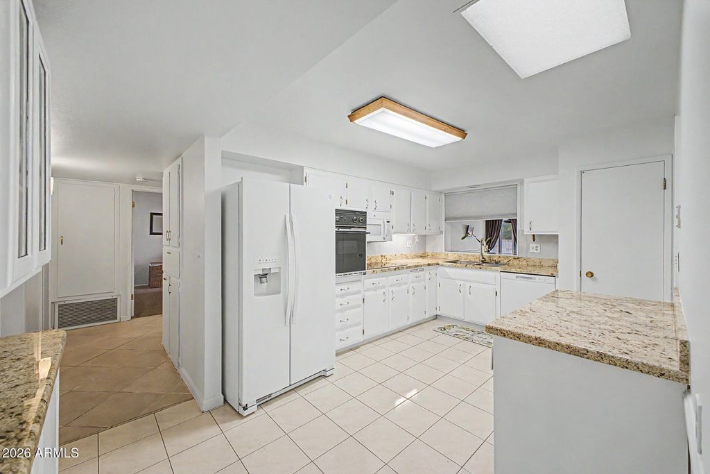 9914 W BRIGHT ANGEL Circle, Sun City, AZ 85351 — photo 4