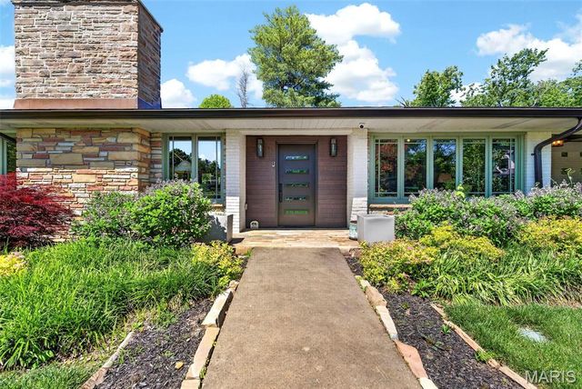 15 Terrace Gardens, Frontenac, MO 63131