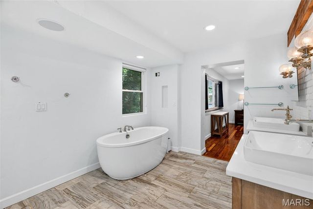 15 Terrace Gardens, Frontenac, MO 63131