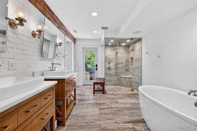 15 Terrace Gardens, Frontenac, MO 63131